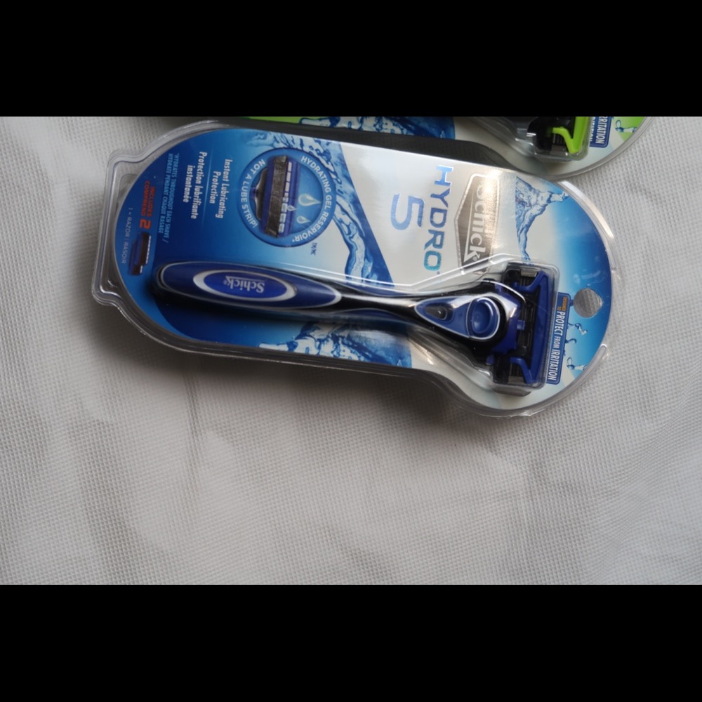Razor - Picture 2 of 5
